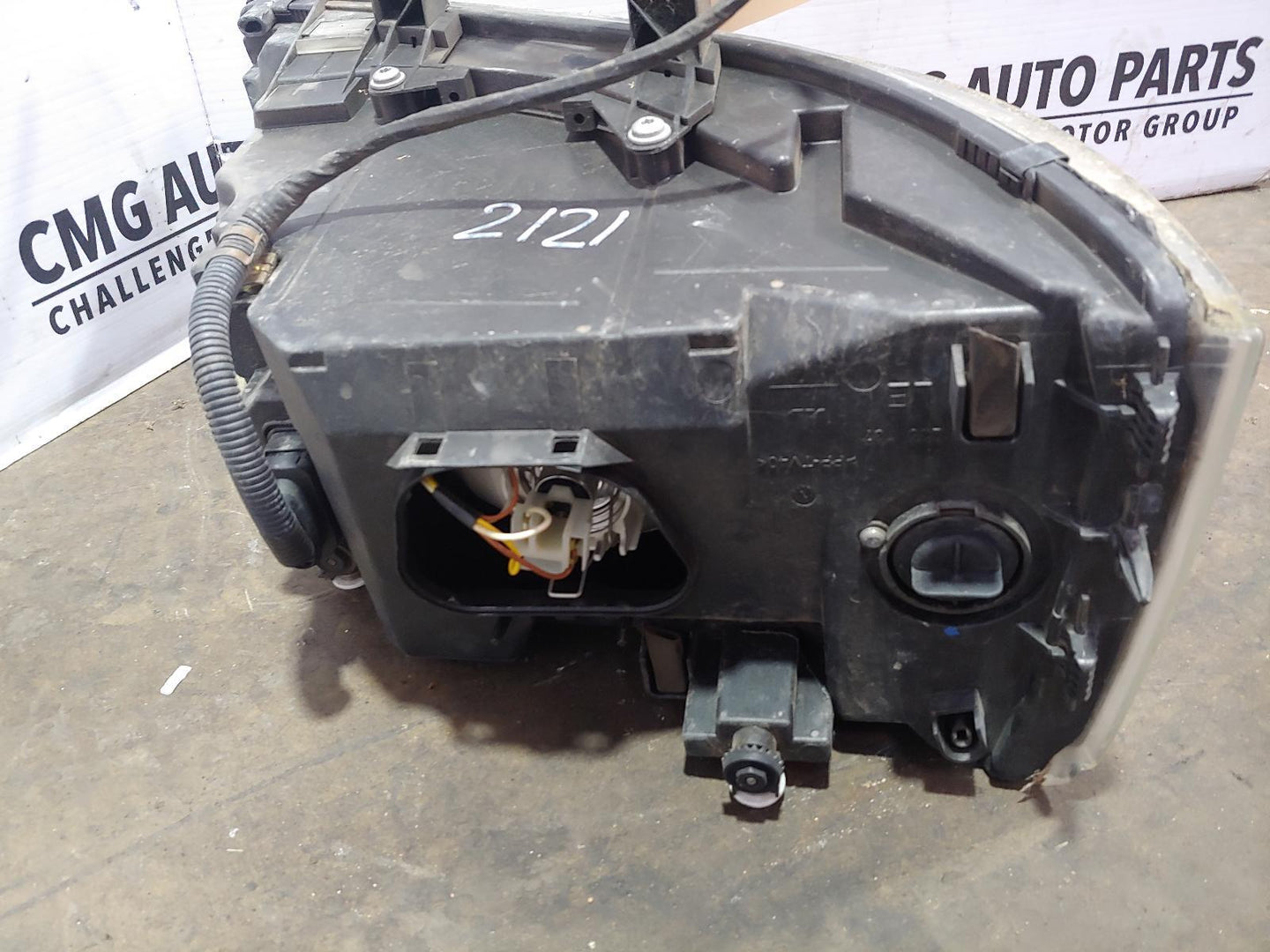 VOLKSWAGEN TRANSPORTER LEFT HEADLAMP T5, TRANSPORTER/KOMBI, 08/04-10/10 04 05 06