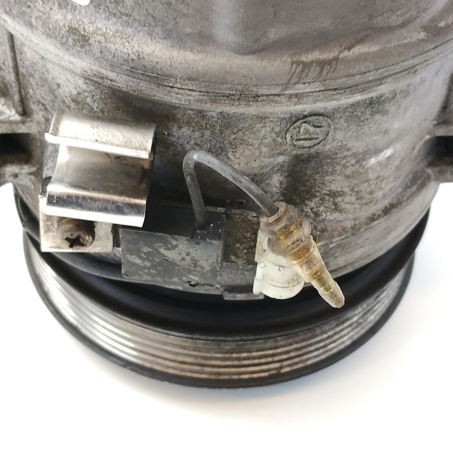 VOLVO S70/V70/C70 A/C COMPRESSOR CHASS -046785,8708581, 03/00-12/0