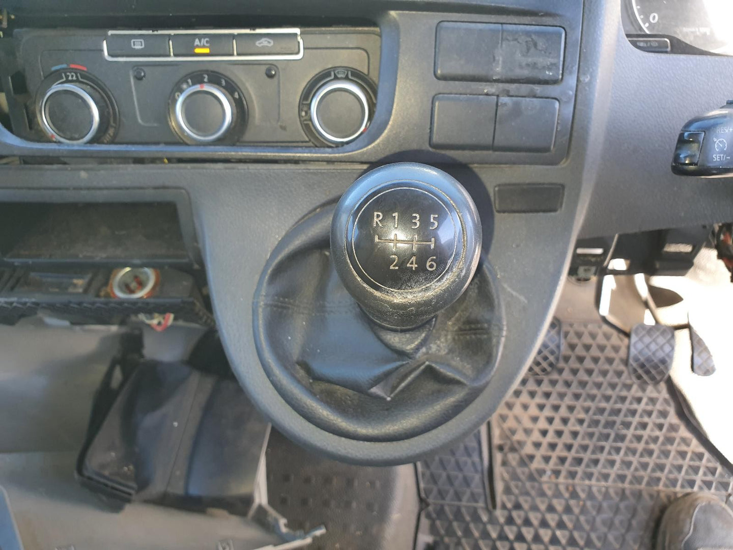 VOLKSWAGEN TRANSPORTER DOOR HANDLE T5, LH REAR, OUTER, 08/04-06/15 04 05 06 07 0