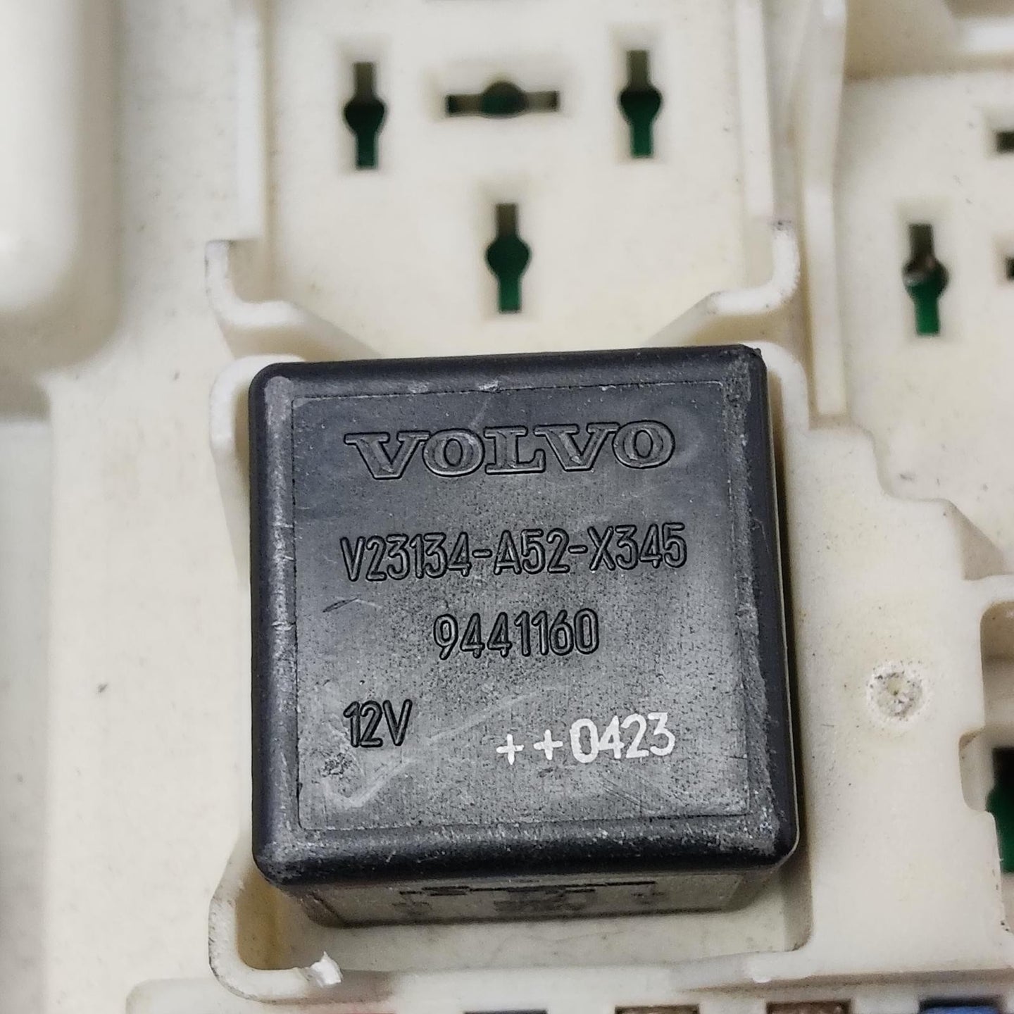 VOLVO V50 FUSE BOX 03/04-08/12 04 05 06 07 08 09 10 11 12