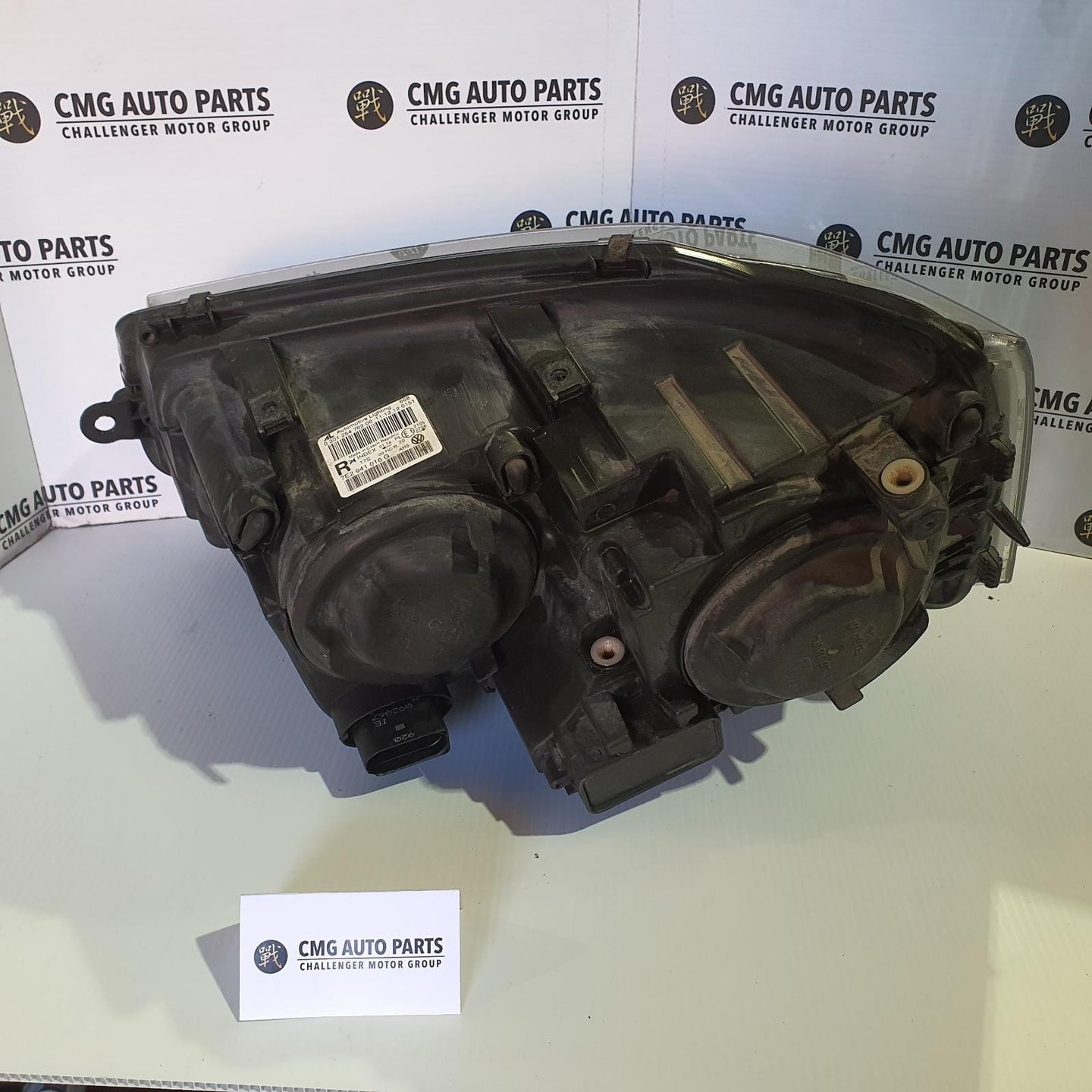 VOLKSWAGEN TRANSPORTER RIGHT HEADLAMP T5, TRANSPORTER, 10/10-06/15 10 11 12 13 1