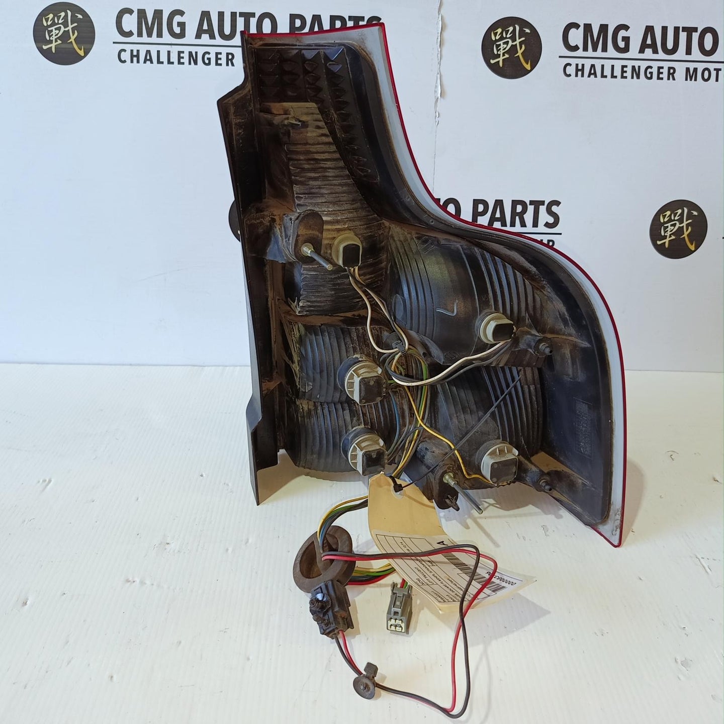 VOLVO XC90 LEFT TAILLIGHT LOWER, SQUARE FLASHER, (STANDARD TYPE) 09/06-12/14 06 