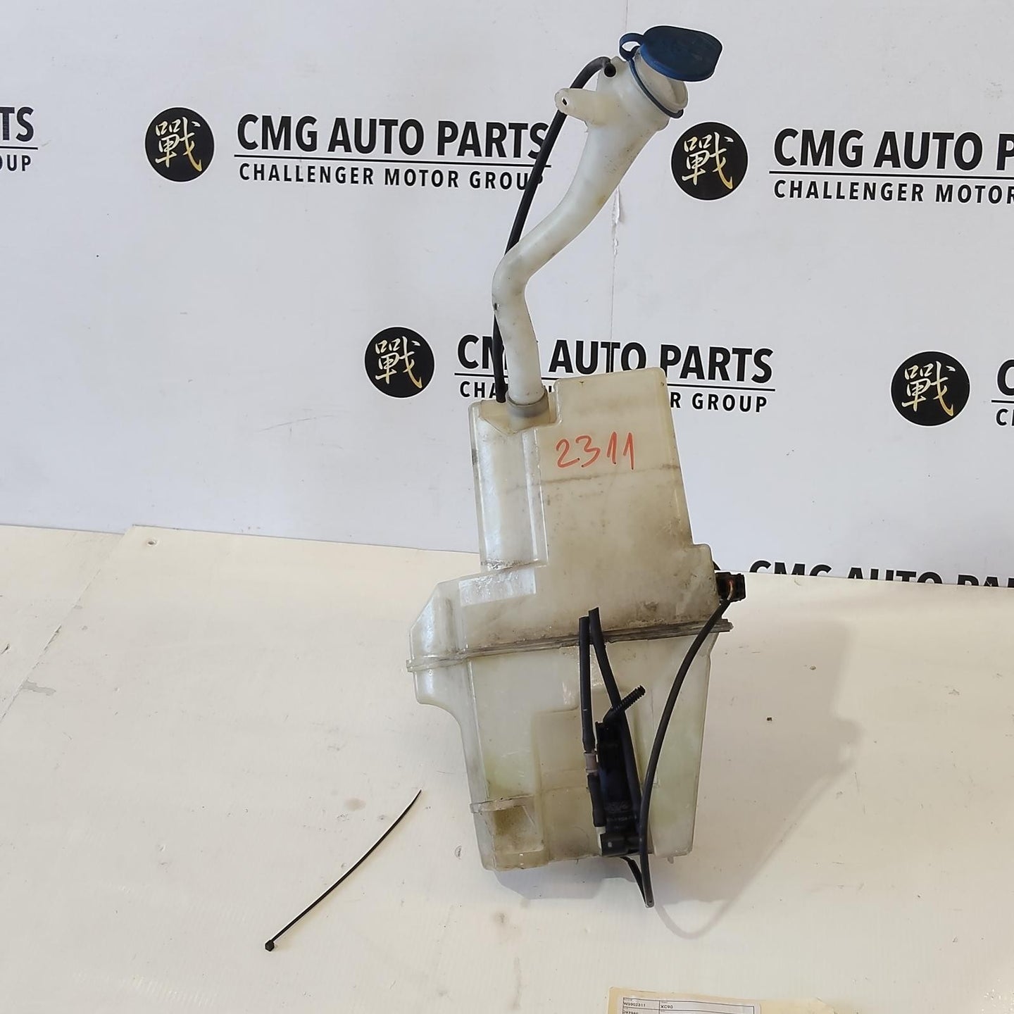 VOLVO XC90 WASHER BOTTLE NON H/LAMP WASHER TYPE, VIN 067610-, 07/03-12/14 03 04 