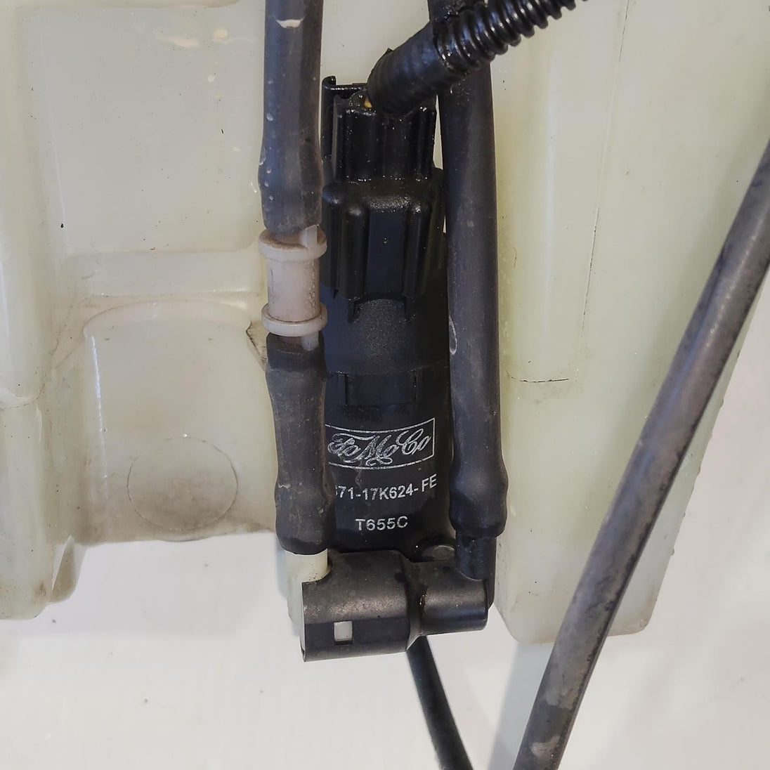 VOLVO XC90 WASHER BOTTLE NON H/LAMP WASHER TYPE, VIN 067610-, 07/03-12/14 03 04 