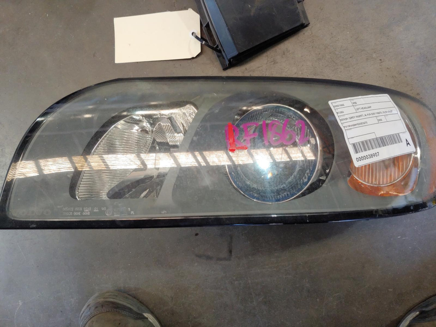 VOLVO V50 LEFT HEADLAMP XENON (GREY INSERT), AL P/N 0301198673, 03/04-09/07 04 0