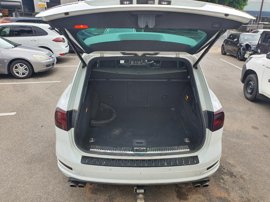 VOLKSWAGEN TOUAREG RIGHT A/ BAG KNEE, 7P, 12/10-04/18 10 11 12 13 14 15 16 17 18