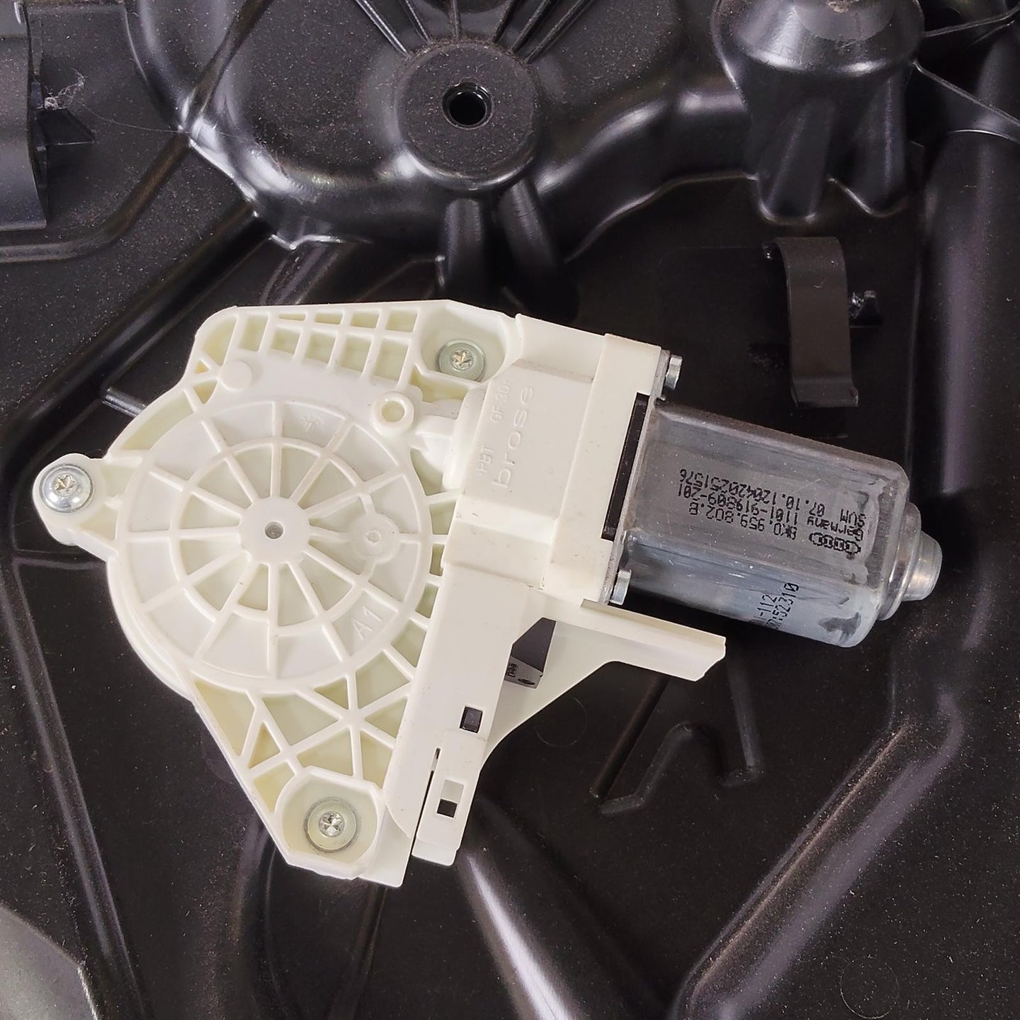 VOLKSWAGEN TOUAREG RIGHT FRONT WINDOW REG/MOTOR 7P,7P6837756C, 12/10-04/18 