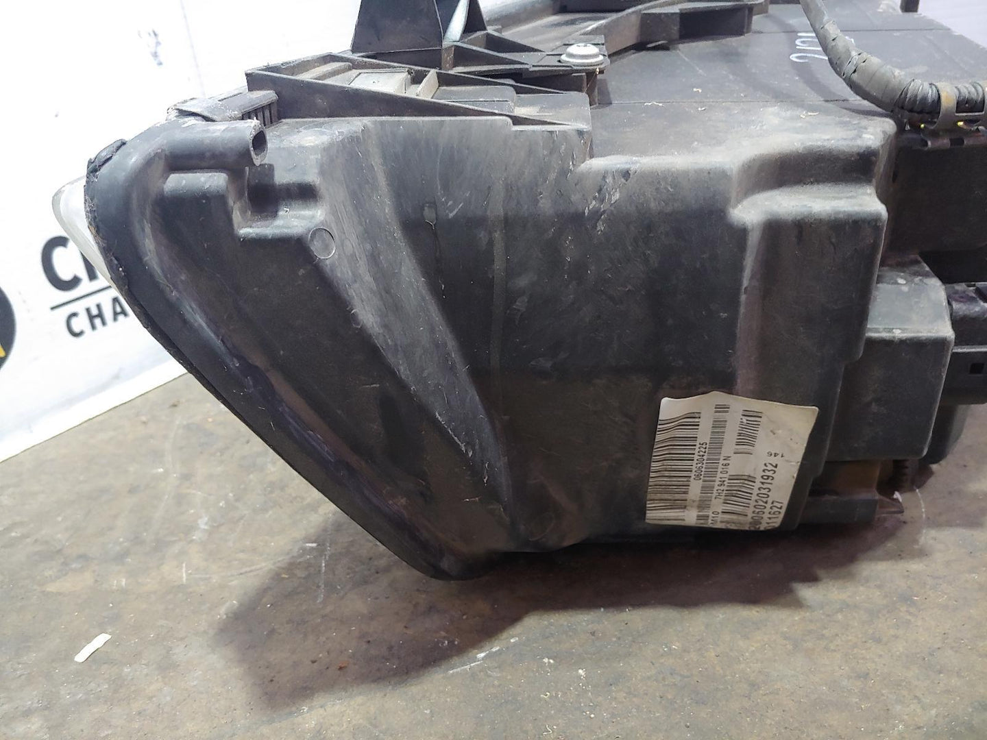 VOLKSWAGEN TRANSPORTER LEFT HEADLAMP T5, TRANSPORTER/KOMBI, 08/04-10/10 04 05 06