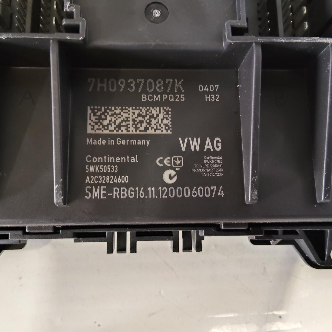 VOLKSWAGEN TRANSPORTER ECU  BCM, T5, P/N 7H0937087K 03/10-06/15