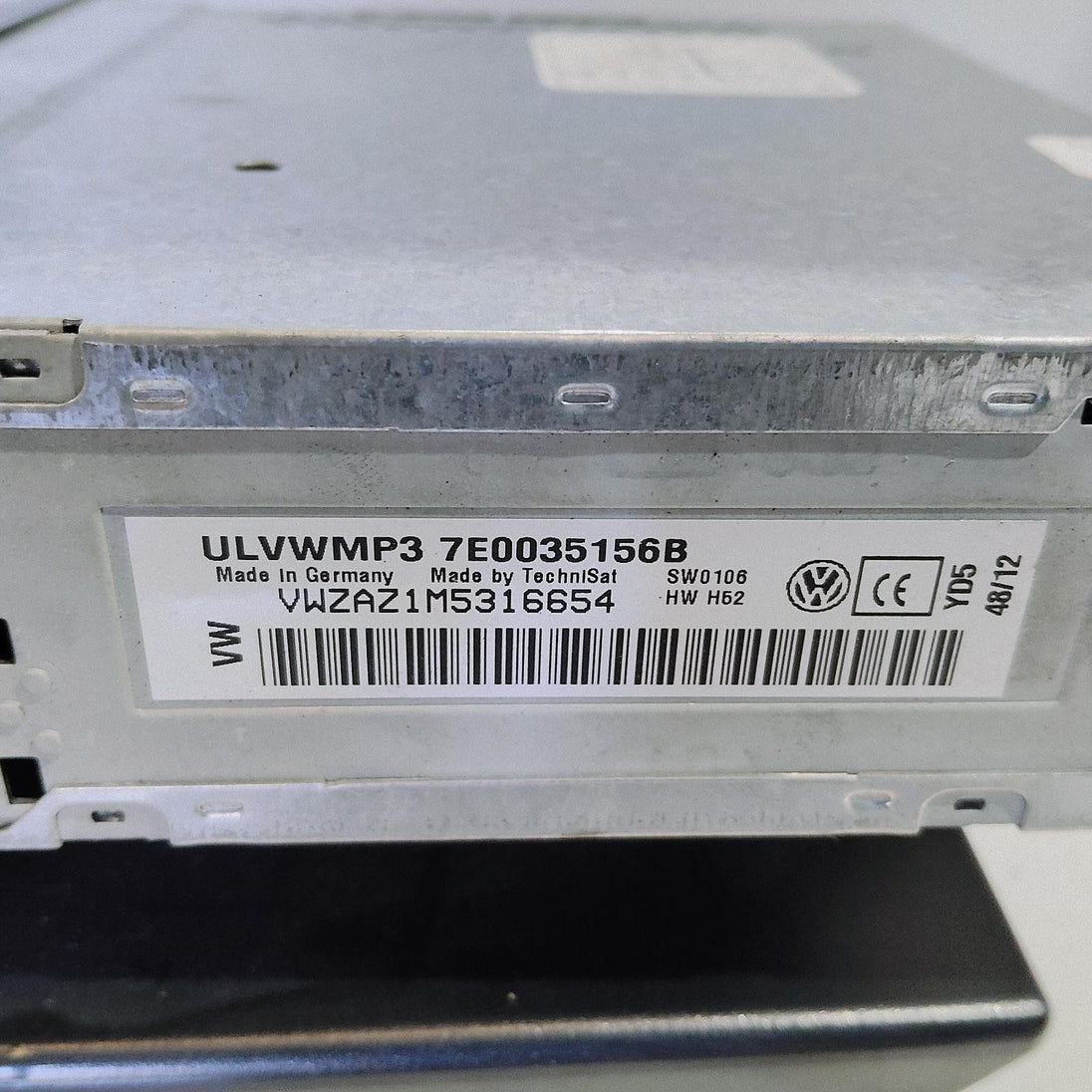 VOLKSWAGEN TRANSPORTER STEREO/HEAD UNIT 7E0035156B, TESTED GOOD SINGLE DIN , 03/