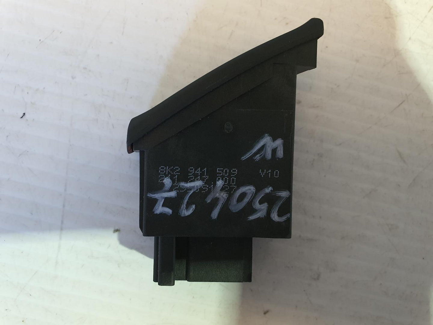 AUDI A4 8K2941509/HAZARD RELAY B8 8K, 04/08-06/12 08 09 10 11 12