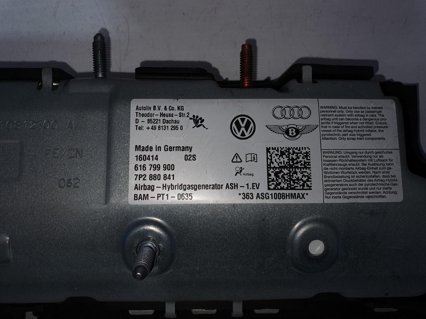 VOLKSWAGEN TOUAREG RIGHT A/ BAG KNEE, 7P, 12/10-04/18 10 11 12 13 14 15 16 17 18