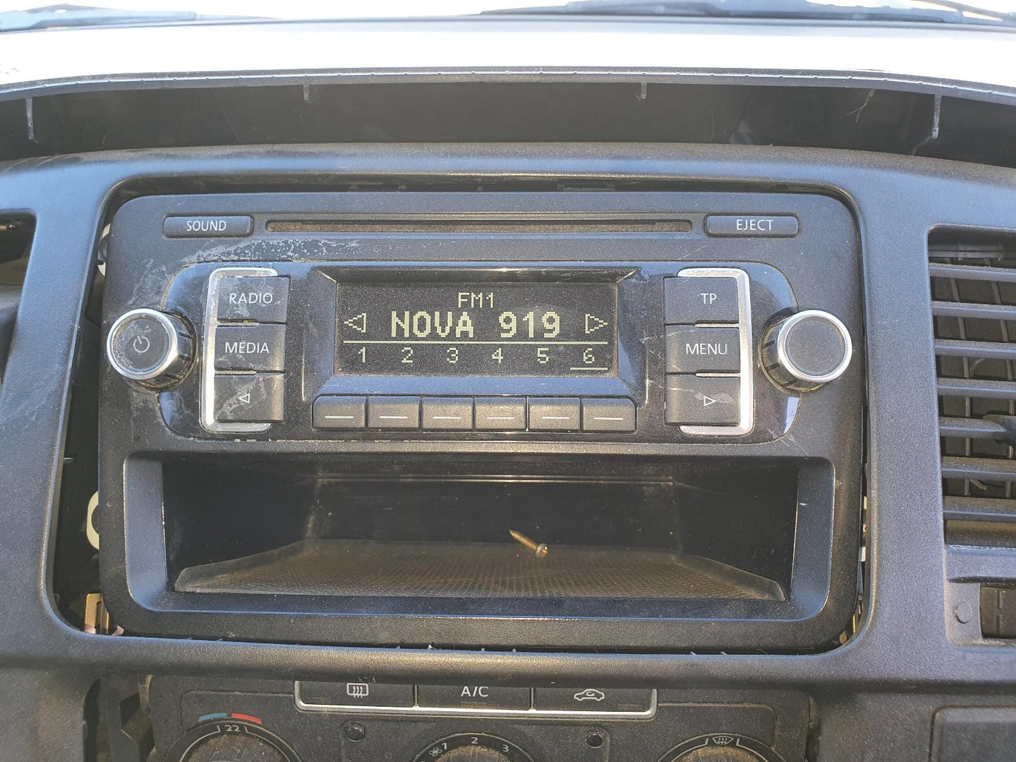 VOLKSWAGEN TRANSPORTER WIPER MOTOR BARN DOOR (LH SIDE)P/N 7E955113B 08/04-06/15 