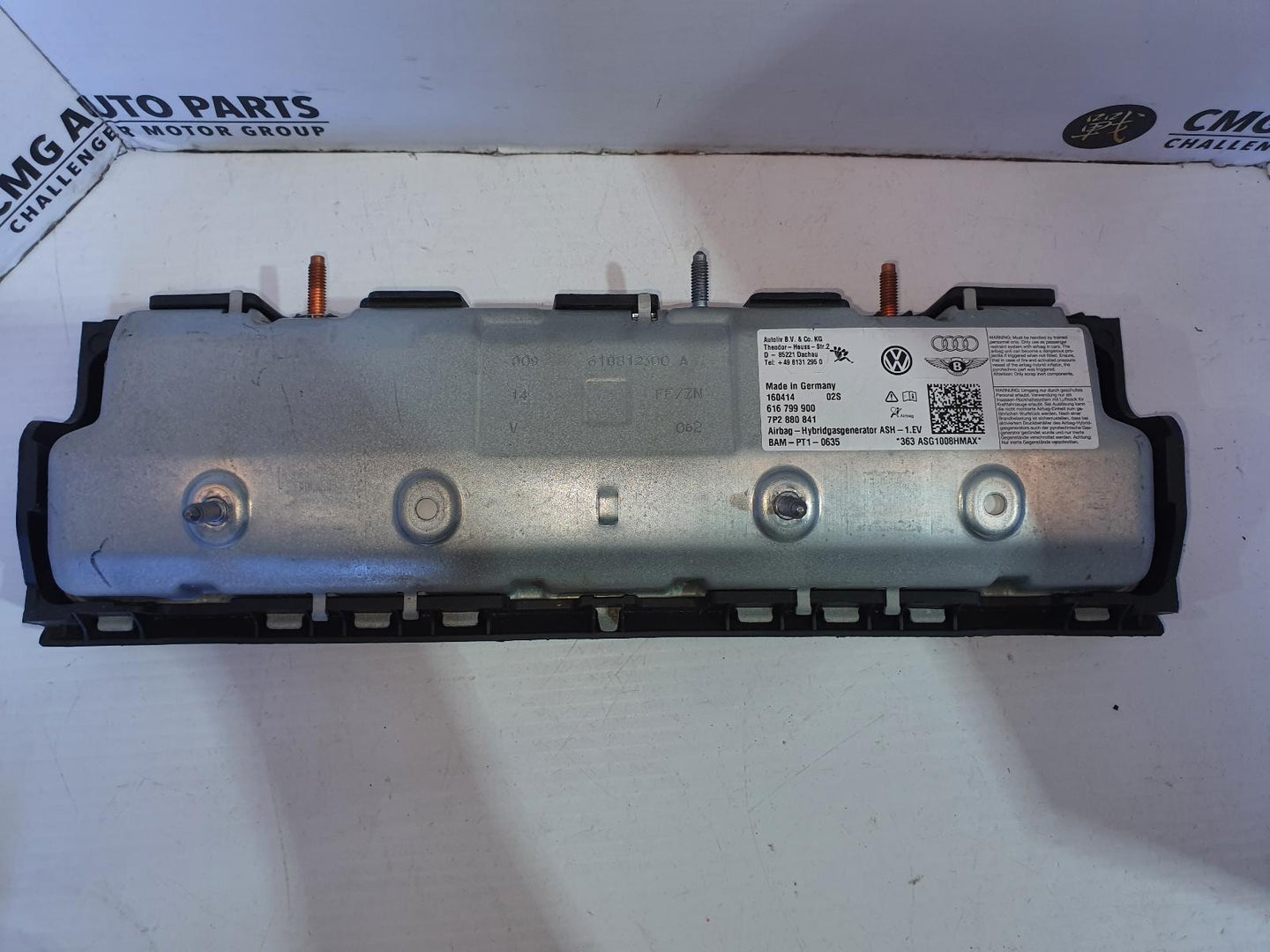 VOLKSWAGEN TOUAREG RIGHT A/ BAG KNEE, 7P, 12/10-04/18 10 11 12 13 14 15 16 17 18