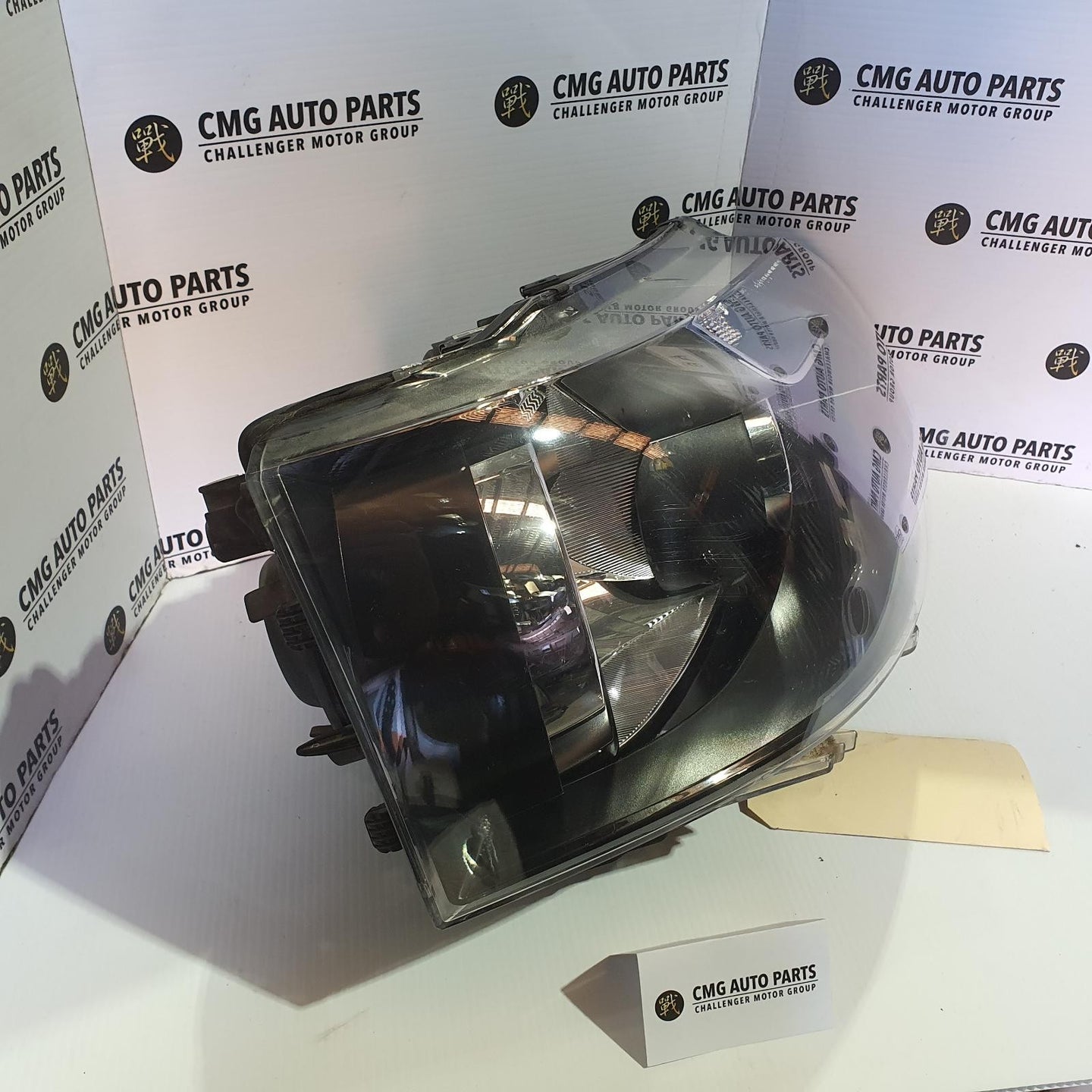 VOLKSWAGEN TRANSPORTER RIGHT HEADLAMP T5, TRANSPORTER, 10/10-06/15 10 11 12 13 1