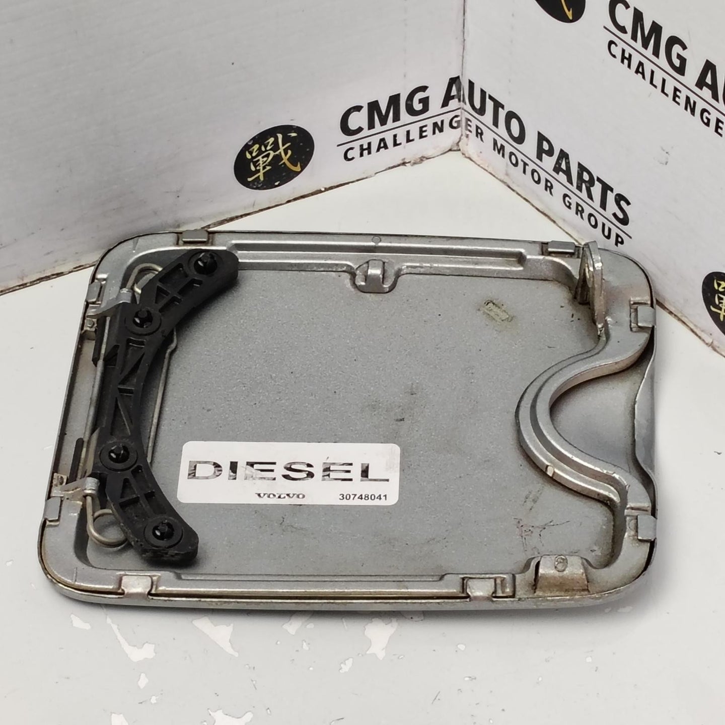 VOLVO XC90 FUEL DOOR / FILLER FUEL DOOR, 07/03-12/14 03 04 05 06 07 08 09 10 11 