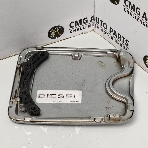 VOLVO XC90 FUEL DOOR / FILLER FUEL DOOR, 07/03-12/14 03 04 05 06 07 08 09 10 11 