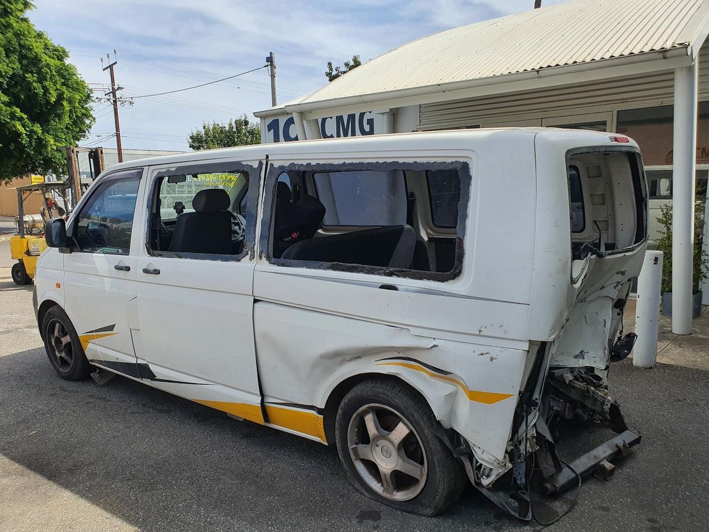 VOLKSWAGEN TRANSPORTER RIGHT FRONT HUB ASSEMBLY T5, 08/04-02/10 04 05 06 07 08 0