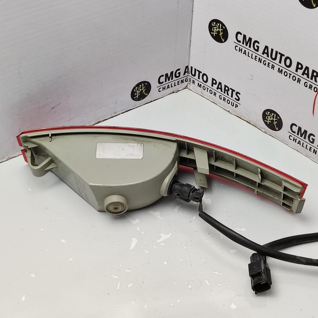 VOLVO XC90 RIGHT TAILLIGHT BUMPER REFLECTOR, 07/03-12/14 03 04 05 06 07 08 09 10