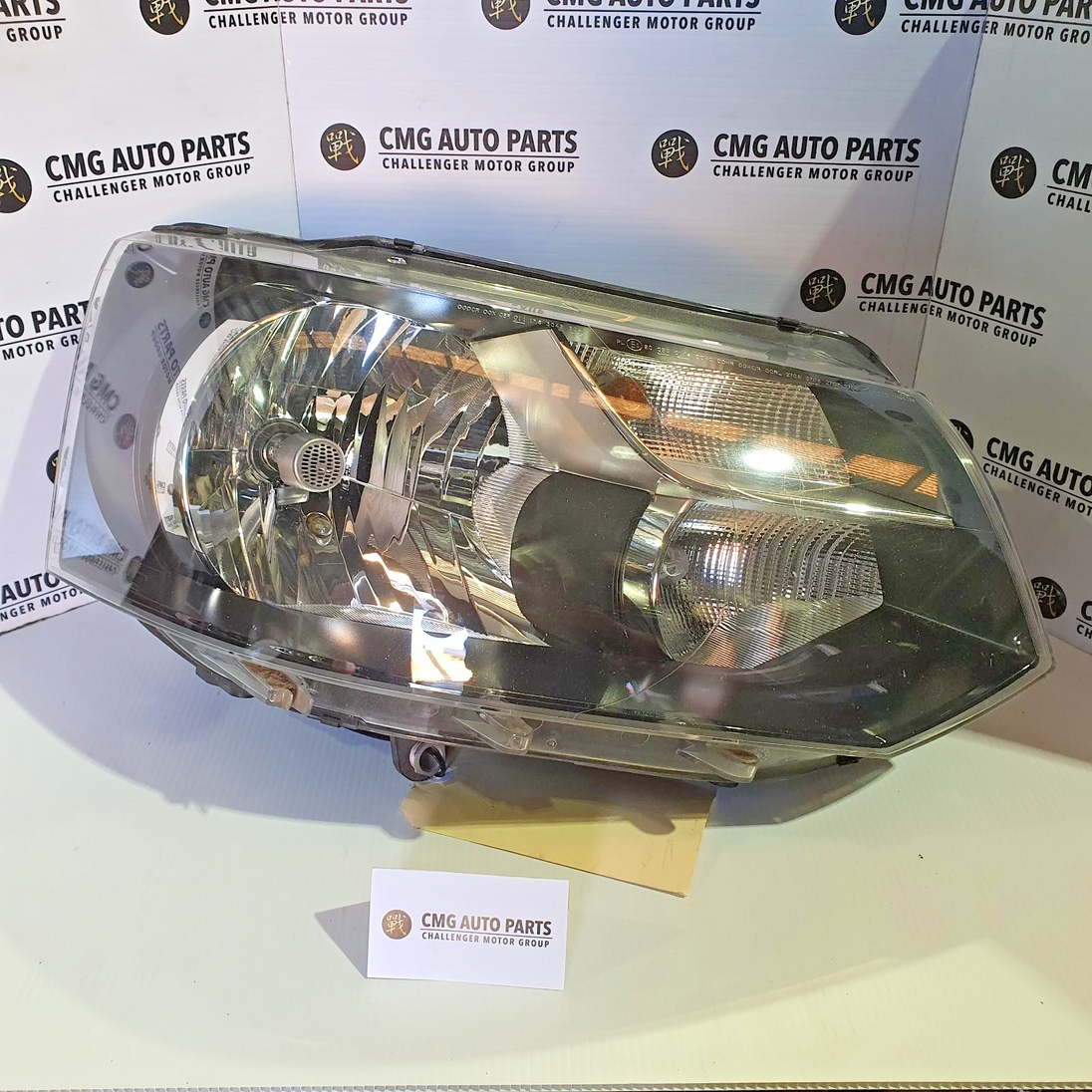 VOLKSWAGEN TRANSPORTER RIGHT HEADLAMP T5, TRANSPORTER, 10/10-06/15 10 11 12 13 1