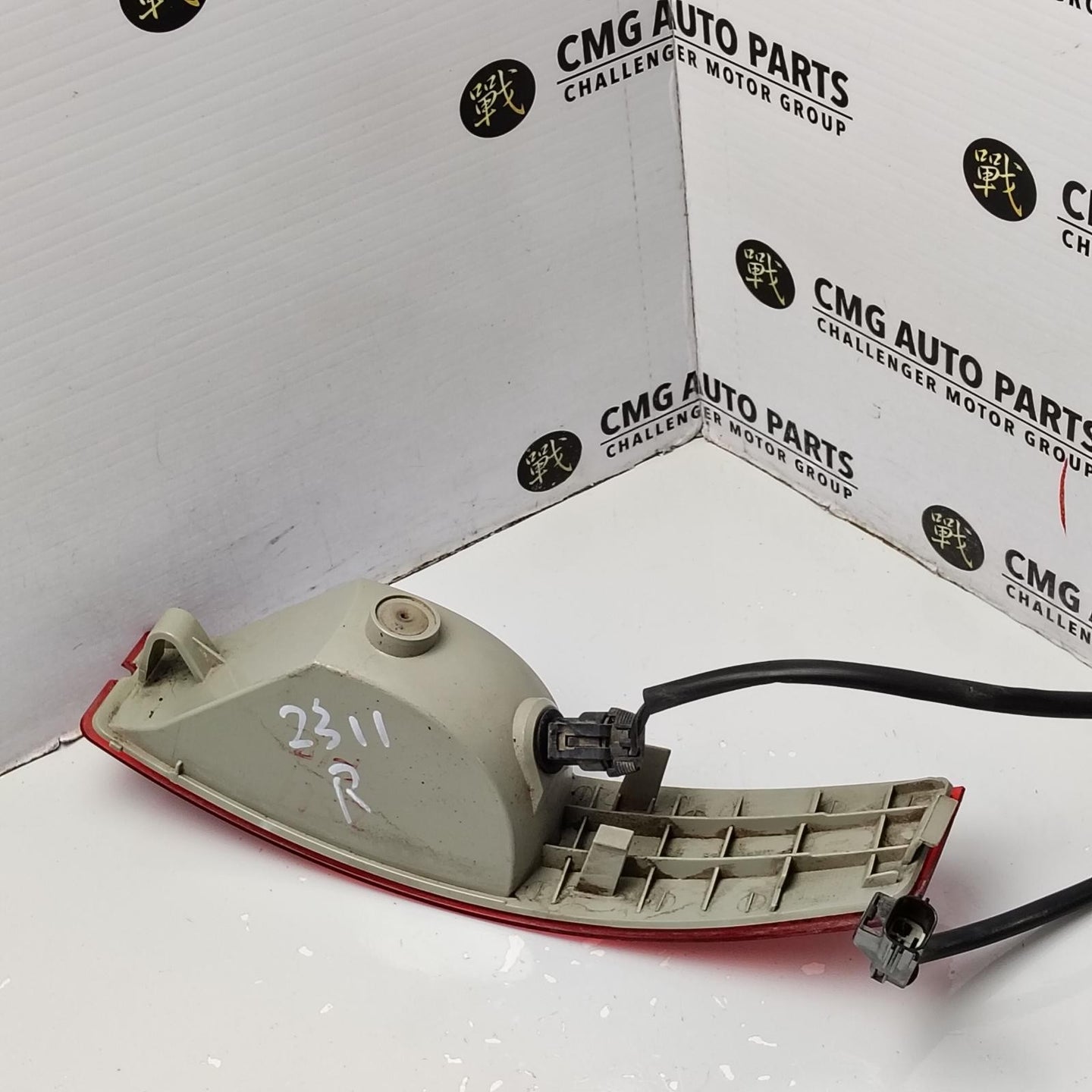 VOLVO XC90 RIGHT TAILLIGHT BUMPER REFLECTOR, 07/03-12/14 03 04 05 06 07 08 09 10