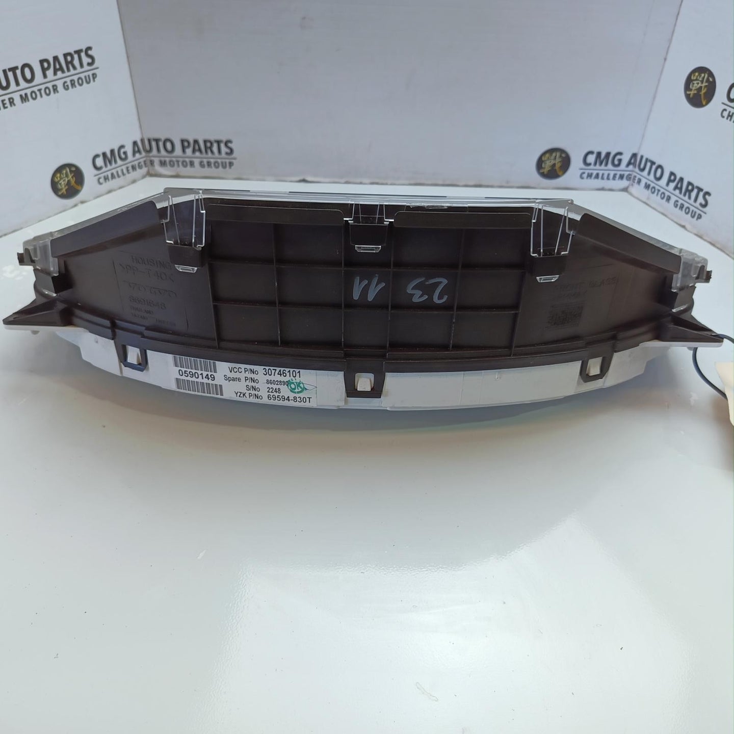 VOLVO XC90 INSTRUMENT CLUSTER P/N 3068.2273, 07/03-12/14 
