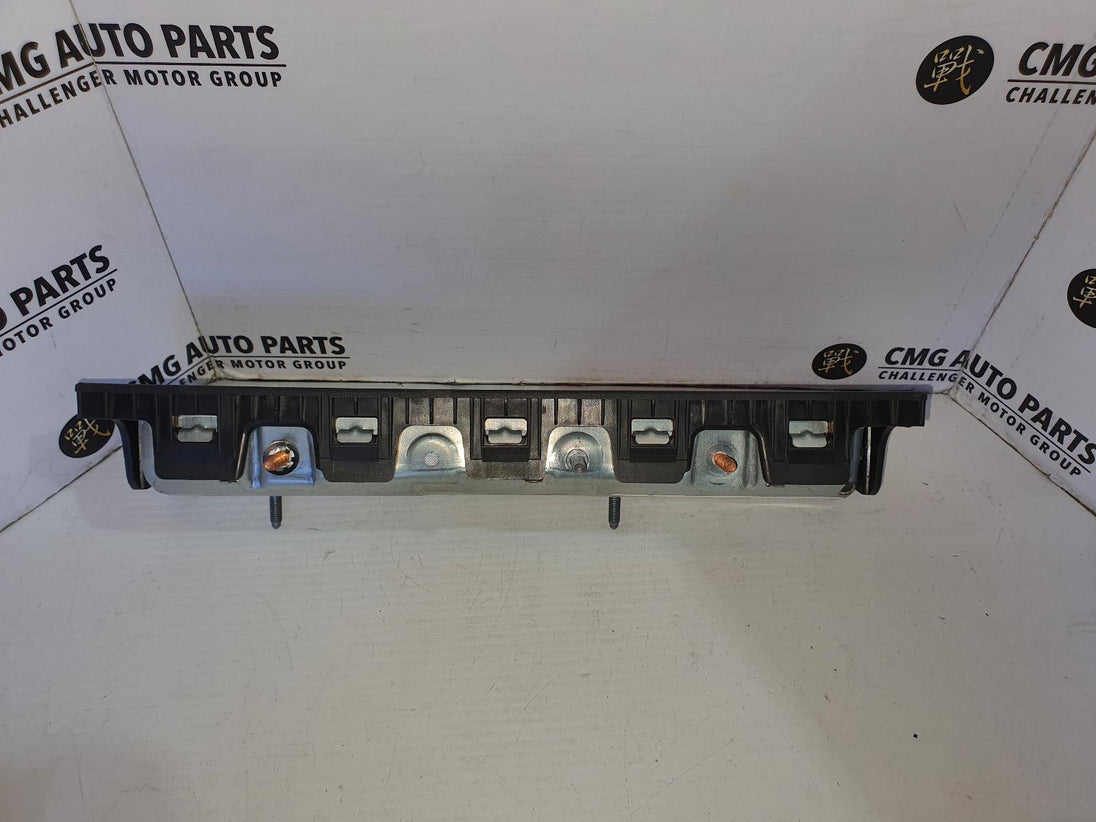 VOLKSWAGEN TOUAREG RIGHT A/ BAG KNEE, 7P, 12/10-04/18 10 11 12 13 14 15 16 17 18