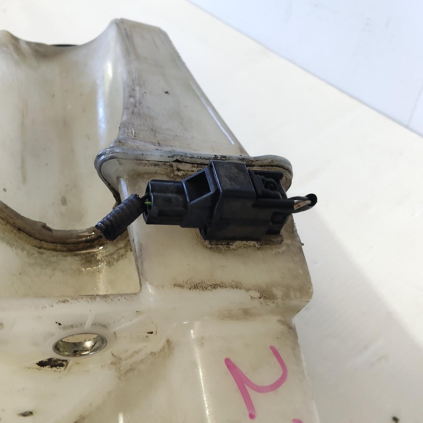 VOLVO XC90 WASHER BOTTLE NON H/LAMP WASHER TYPE, VIN 067610-, 07/03-12/14 03 04 