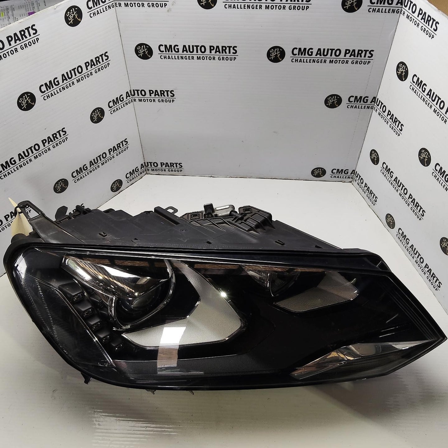 VOLKSWAGEN TOUAREG RIGHT HEADLAMP 7P2941752, XENON, 12/10-07/14 10 11 12 13 14