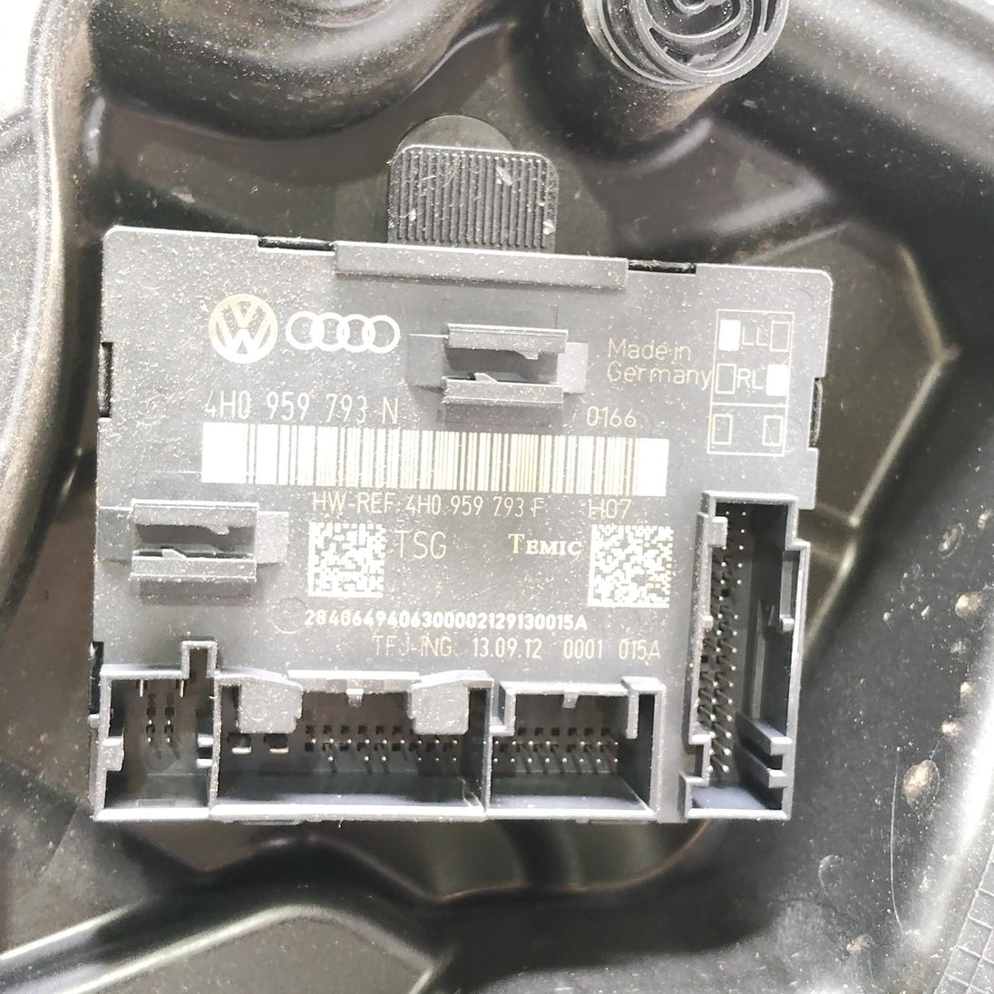 VOLKSWAGEN TOUAREG RIGHT FRONT WINDOW REG/MOTOR 7P,7P6837756C, 12/10-04/18 