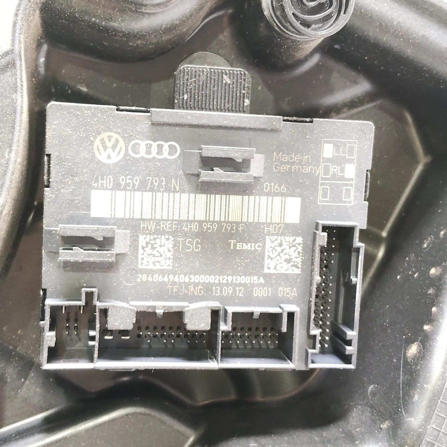 VOLKSWAGEN TOUAREG RIGHT FRONT WINDOW REG/MOTOR 7P,7P6837756C, 12/10-04/18 