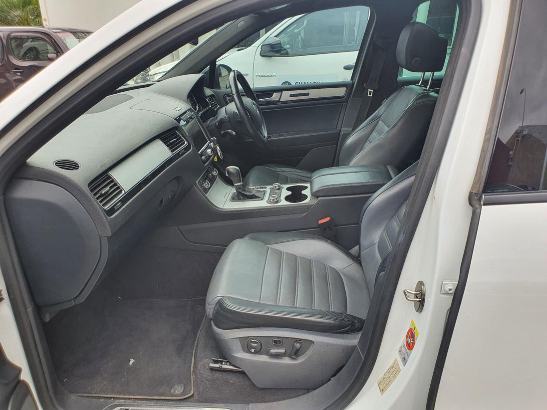 VOLKSWAGEN TOUAREG RIGHT A/ BAG KNEE, 7P, 12/10-04/18 10 11 12 13 14 15 16 17 18