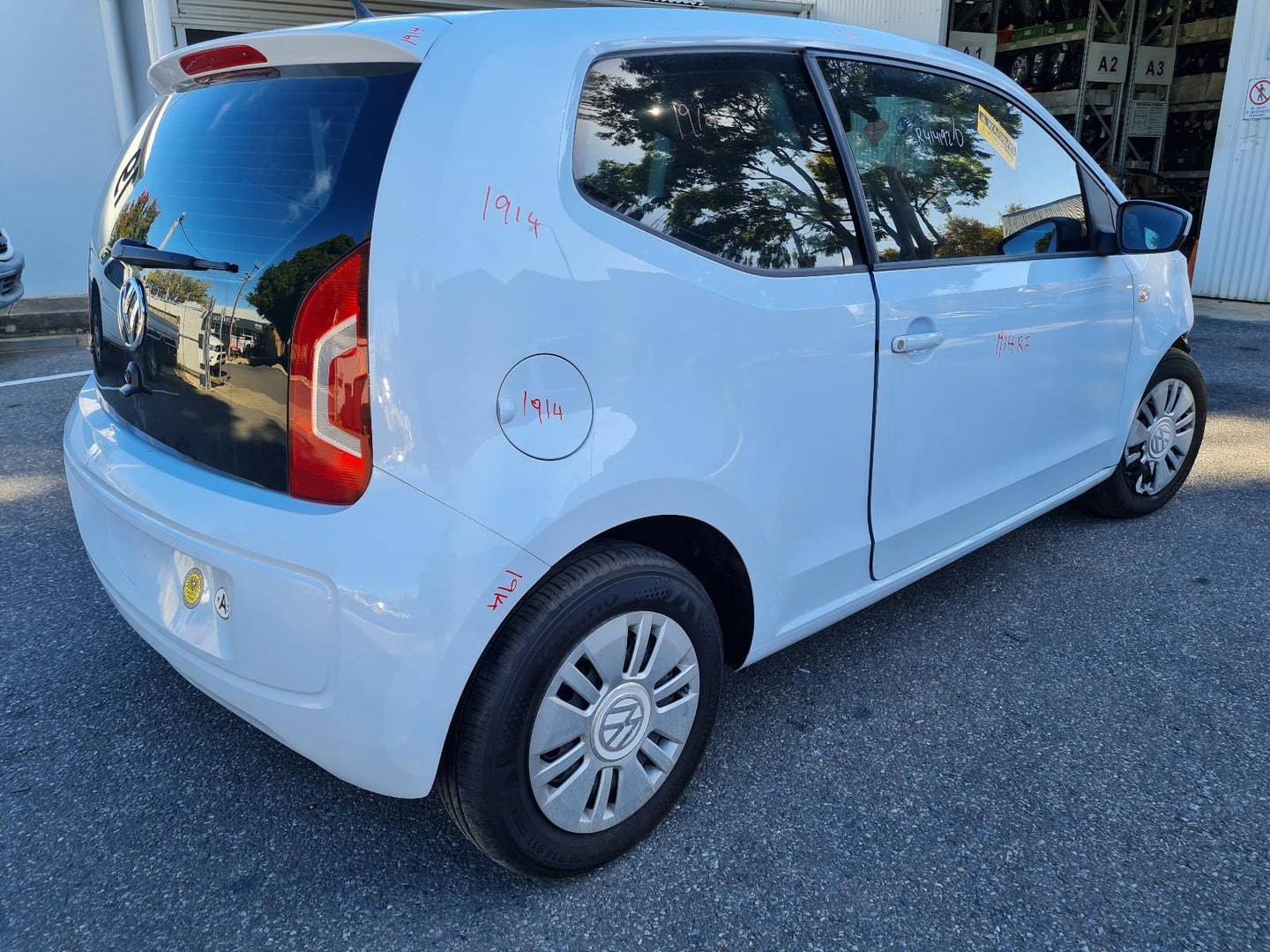 VOLKSWAGEN UP RIGHT TAILLIGHT 12/11-12/14 11 12 13 14