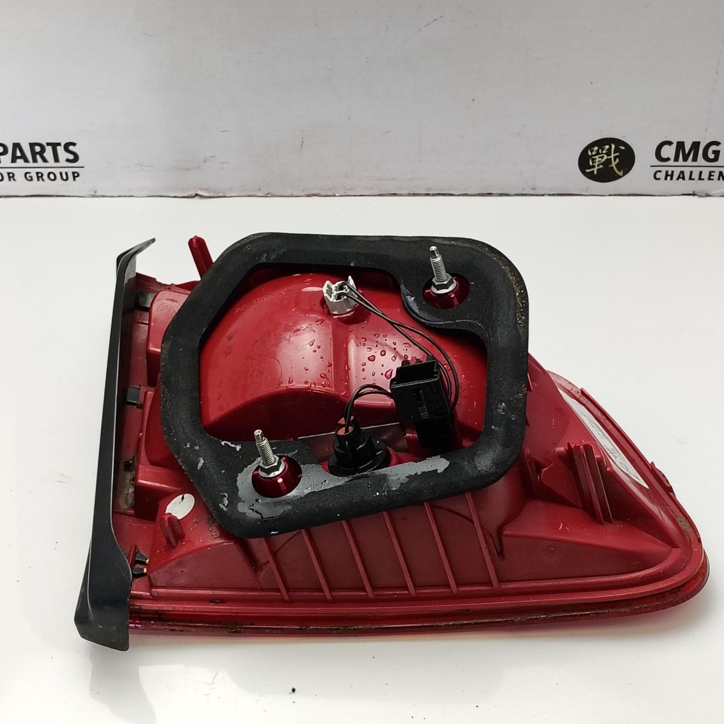 VOLKSWAGEN TOUAREG REAR GARNISH TAILGATE LAMP (RH SIDE), NON LED TYPE, 7P, 12/10