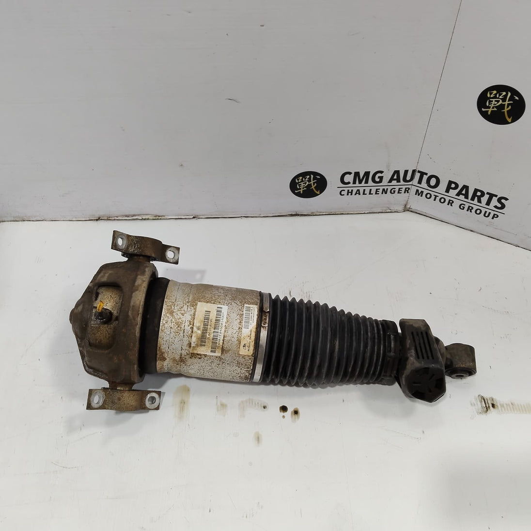 VOLKSWAGEN TOUAREG RIGHT REAR STRUT 7L, AIRBAG TYPE, PN 7L6616020E 09/03-12/10