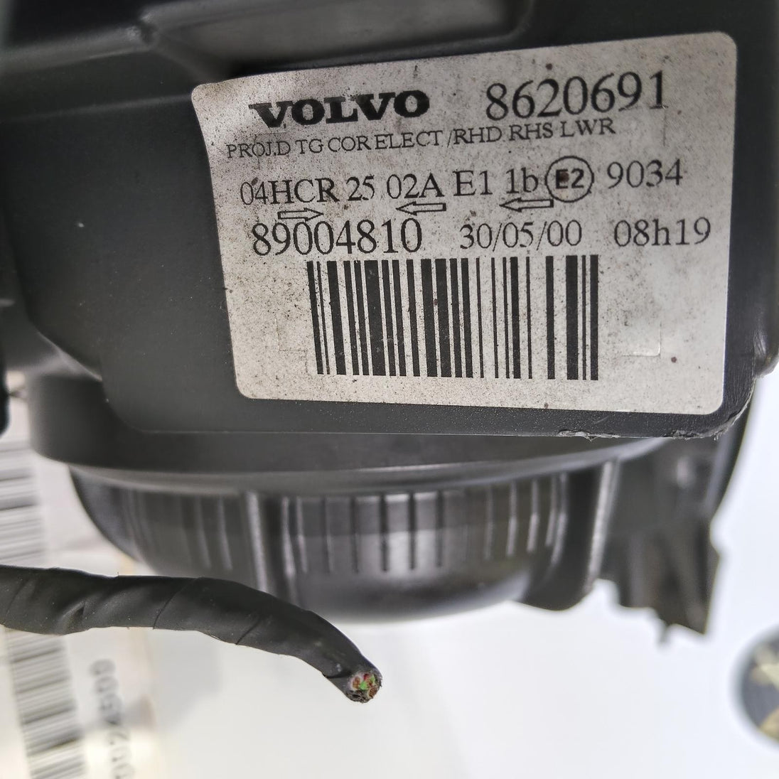 VOLVO S70/V70/C70 RIGHT HEADLAMP V70 XC (YV1SZ), HALOGEN TYPE, 8620691, 01